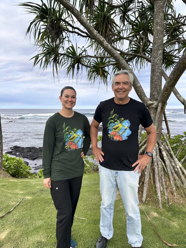 T-shirt Unisex Andrea Holmes ʻAkiapōlāʻau Mural Long Sleeve Forest Green - Image 2